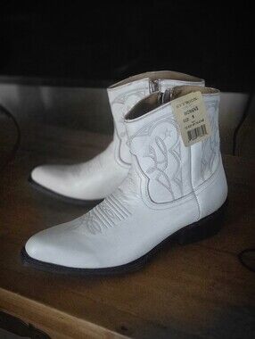 Stetson Women's White Embroidered Western Ankle Boots